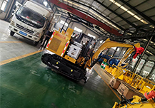 山东矿安重工生产的MWD2.0型矿用小型挖掘机装车发货